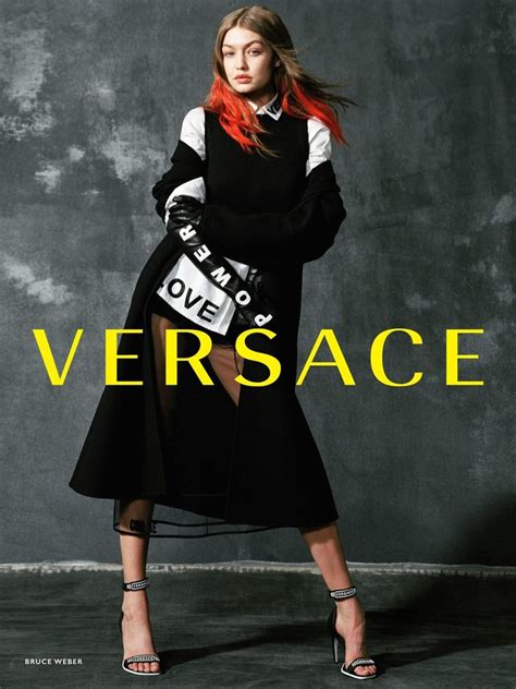 spot versace 2017 voce narrante|Versace 2017 Fall / Winter Campaign .